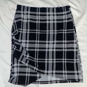 WINDSOR MINI SKIRT NEVER WORN